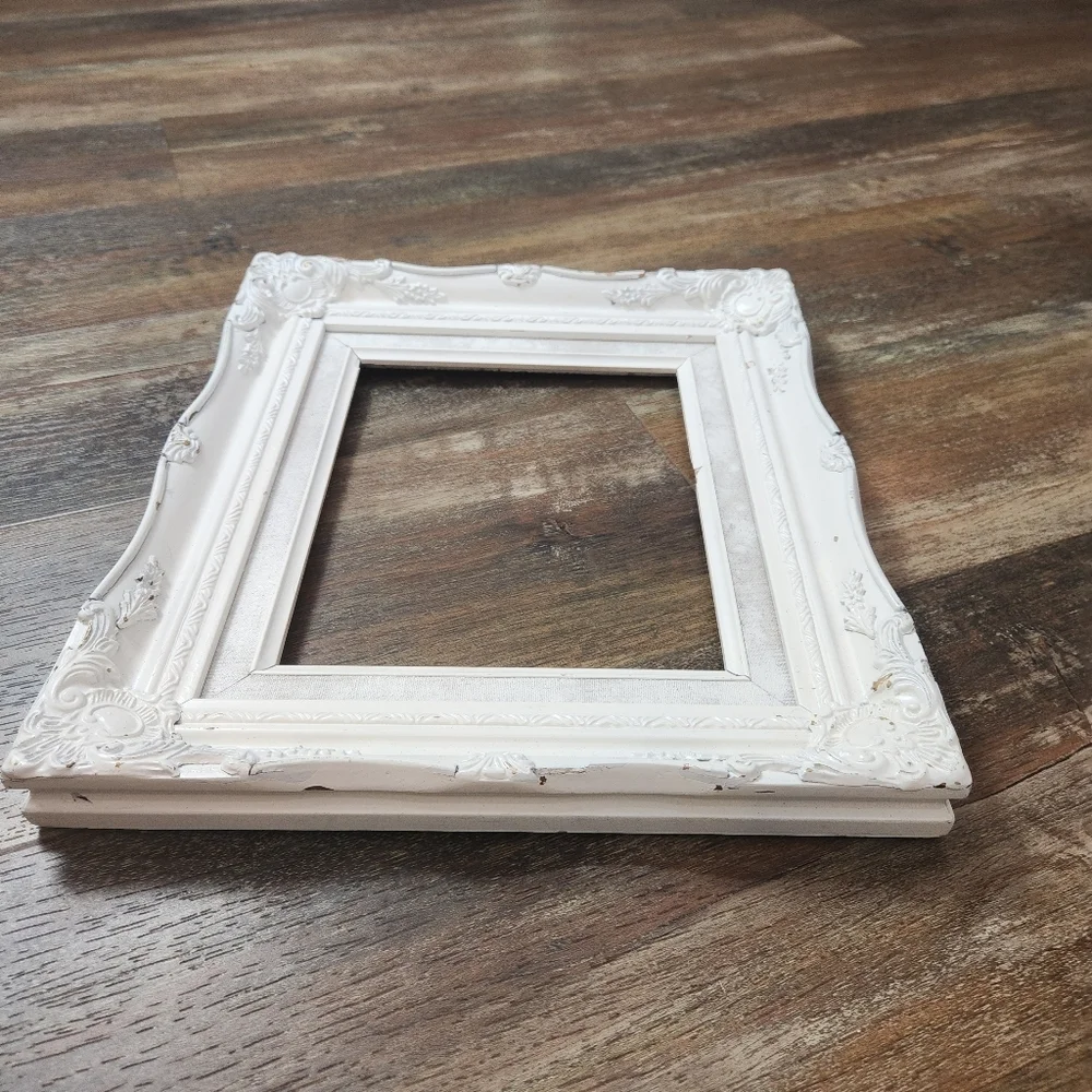 VINTAGE 8 X 10 WOOD SHABBY CHIC ORNATE FRAME MADE IN TAIWAN